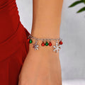 Armband mit Schneeflocken und Weihnachtskugeln