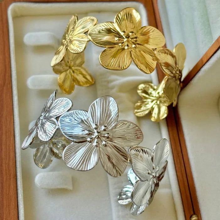 Armband mit großen Hibiskusblüten Gold