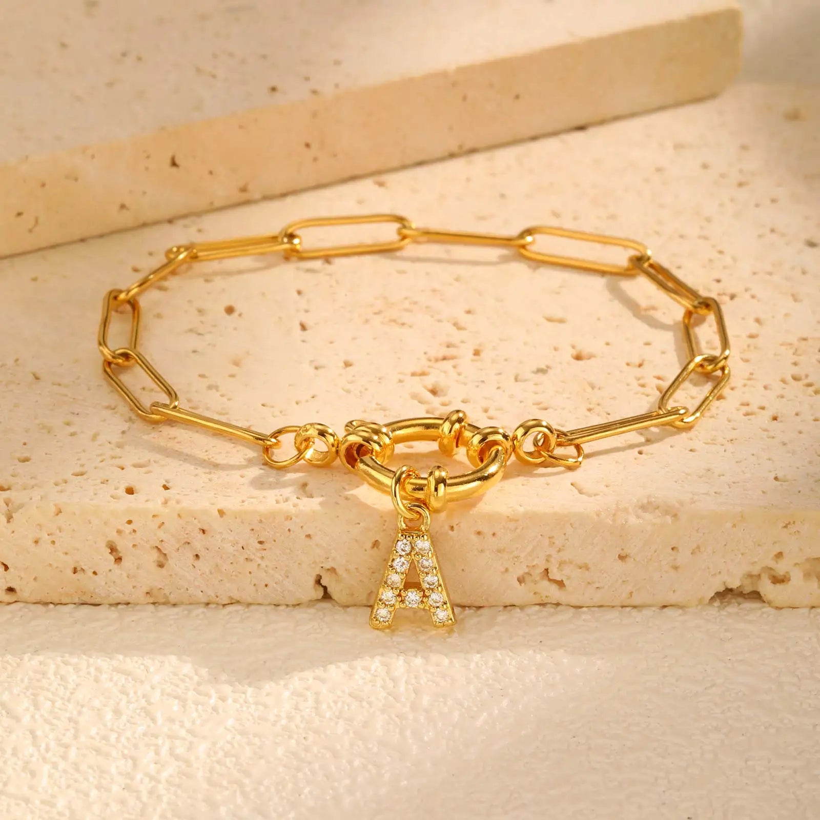 Personalisiertes Armband mit Initiale a