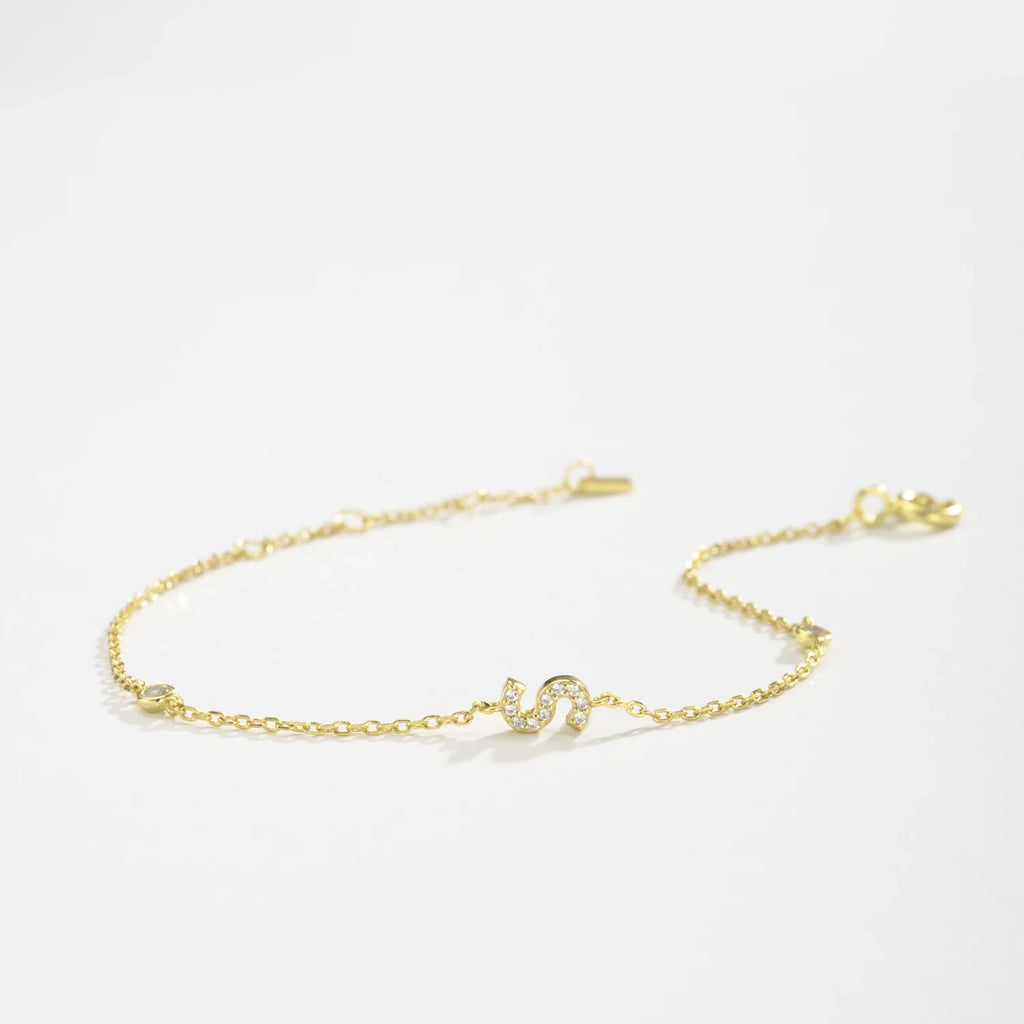 Armband mit Initiale aus goldenen Strasssteinen 
