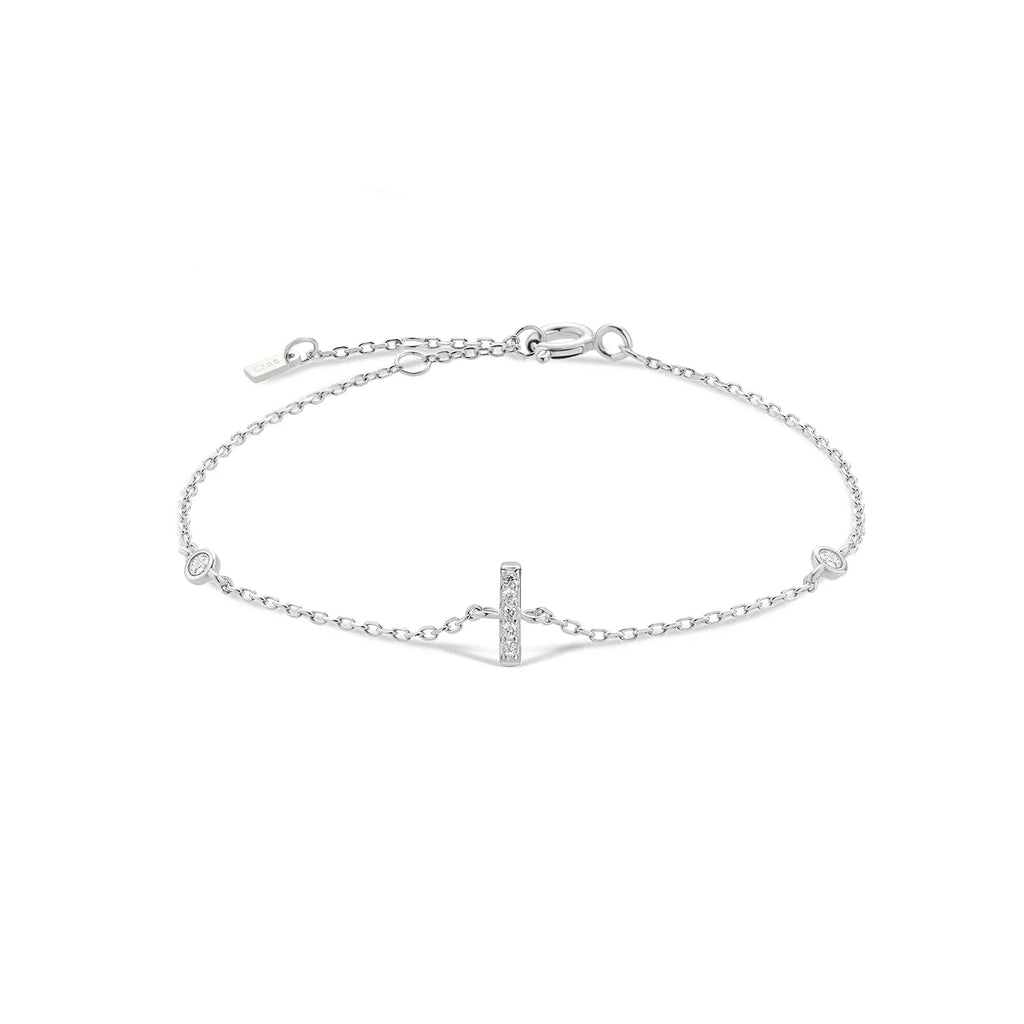Armband mit Initiale aus silbernen Strasssteinen i