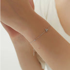 Armband mit Initiale aus silbernen Strasssteinen a
