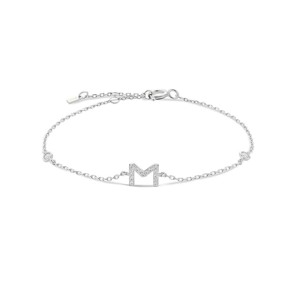 Armband mit Initiale aus silbernen Strasssteinen m