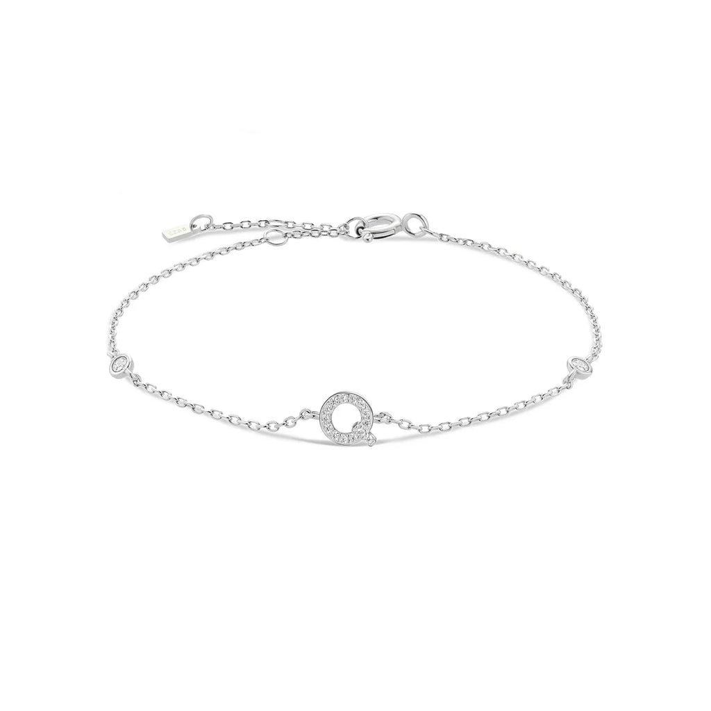 Armband mit Initiale aus silbernen Strasssteinen q