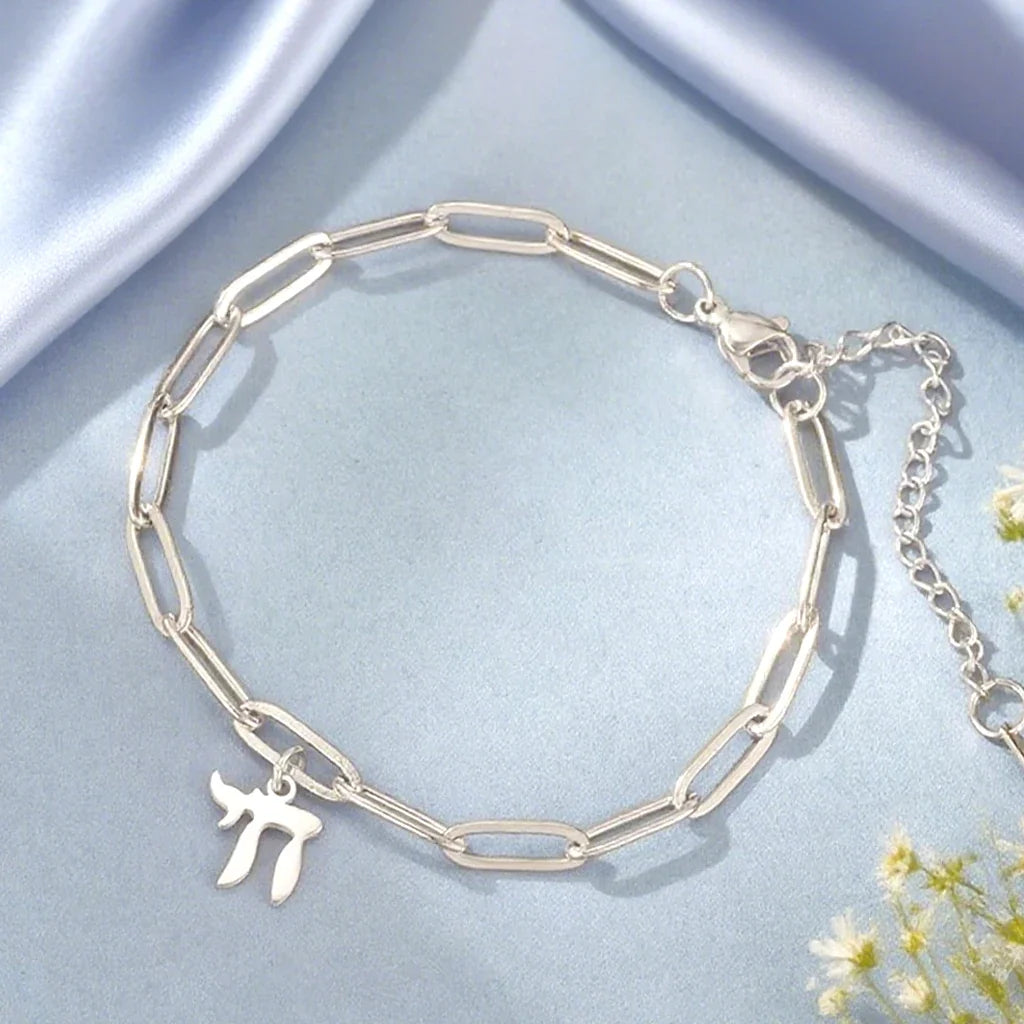 Armband mit dem jüdischen Lebenssymbol Chai aus Silber