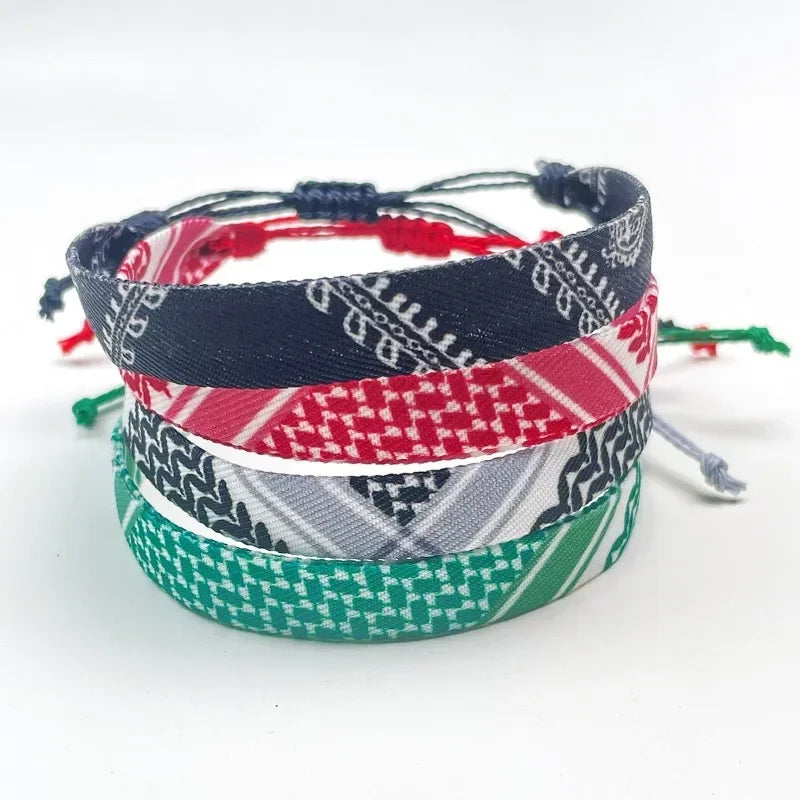 Armband mit schwarzen geometrischen Keffiyeh-Mustern