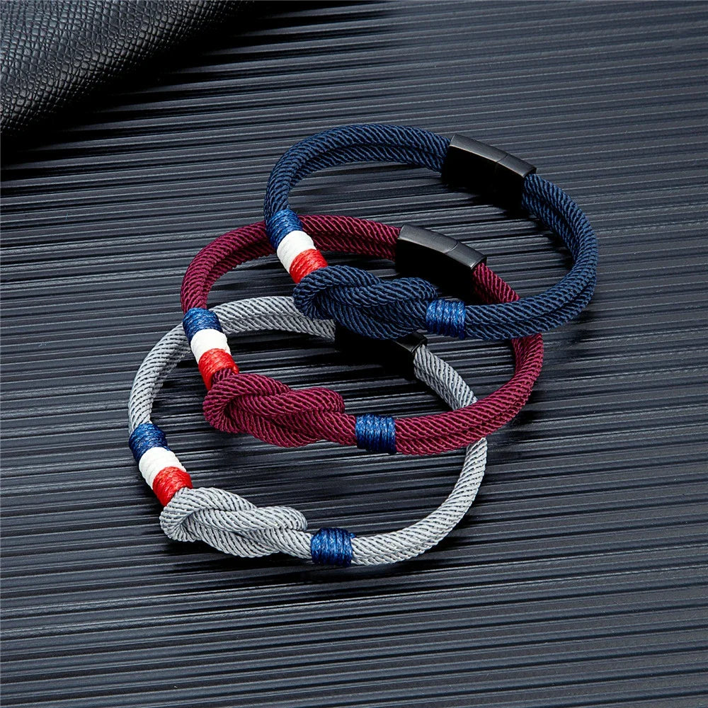 Armband mit Knoten aus Seil