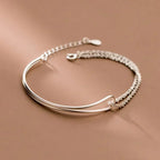 Armband mit Knoten im modernen Stil