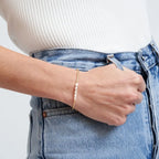 Armband mit aufgereihten Süßwasserperlen