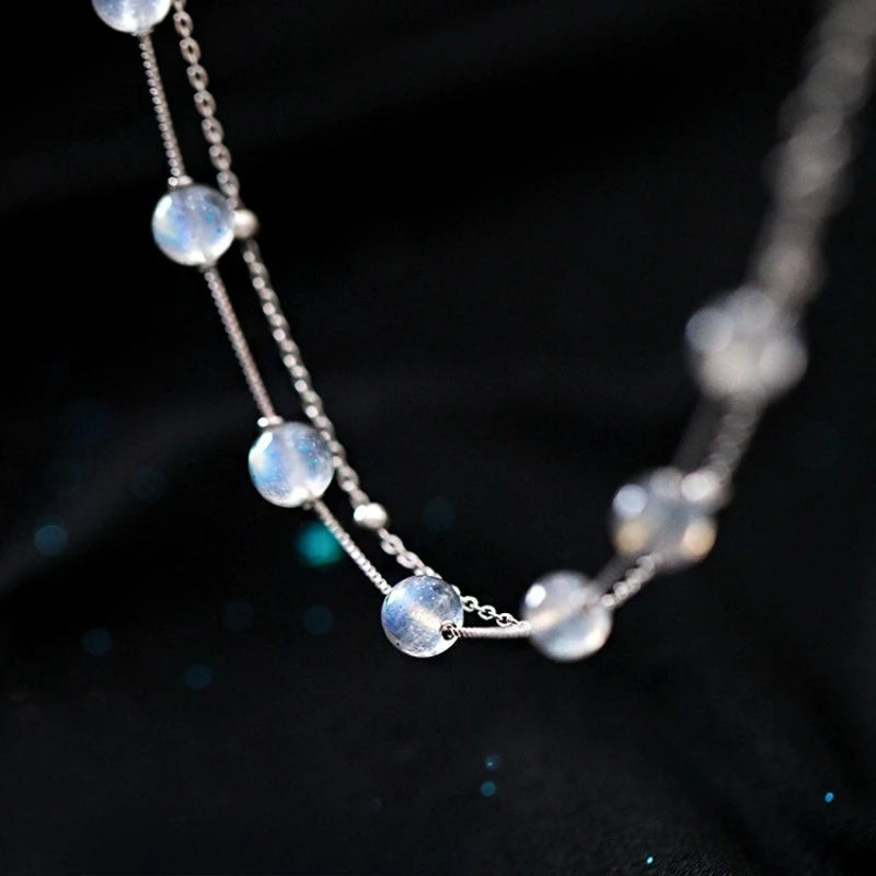 Armband mit Mondsteinperlen mit irisierenden Reflexen
