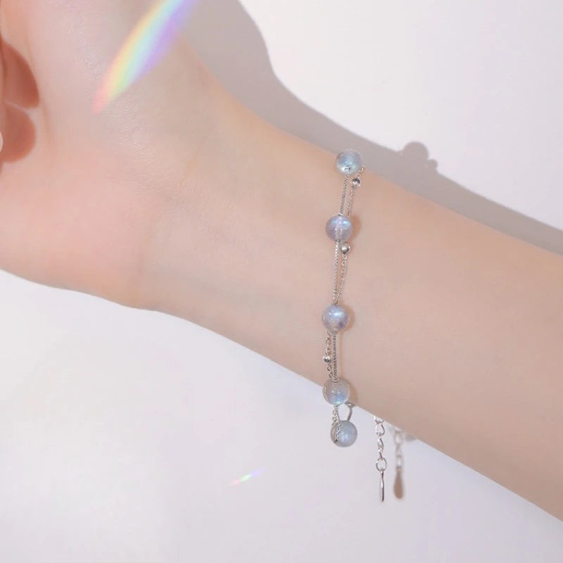 Armband mit Mondsteinperlen mit irisierenden Reflexen