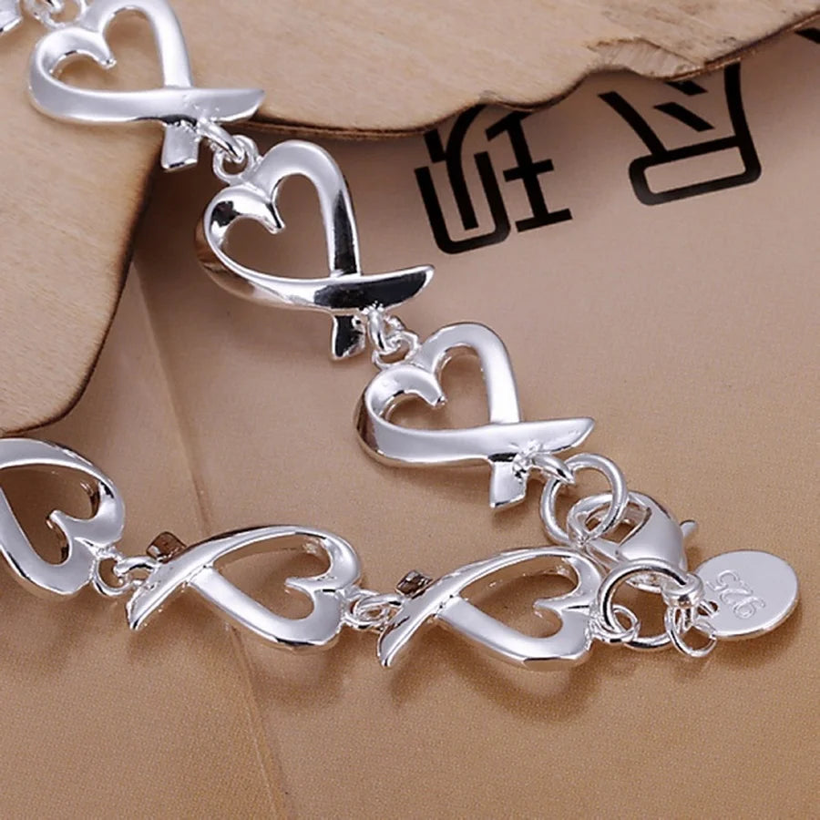 Armband mit Unendlichkeitszeichen in Herzform 