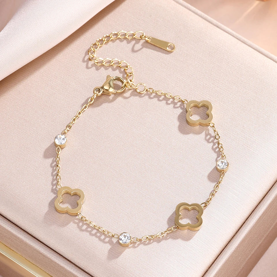 Armband mit 4-Blatt-Kleeblättern mit goldenem Zirkon