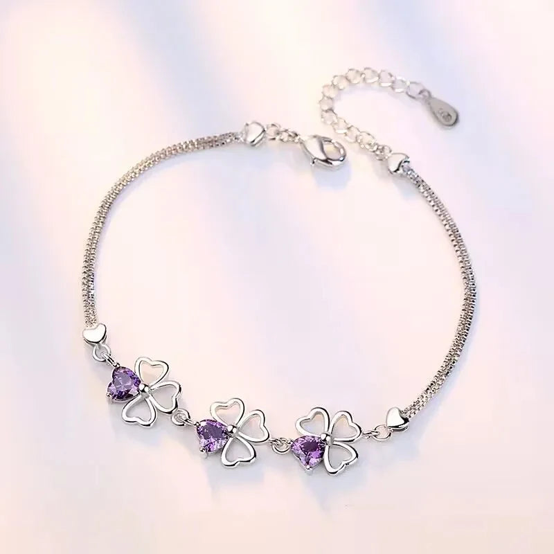 Armband mit vierblättrigen Kleeblättern mit violettem Zirkon