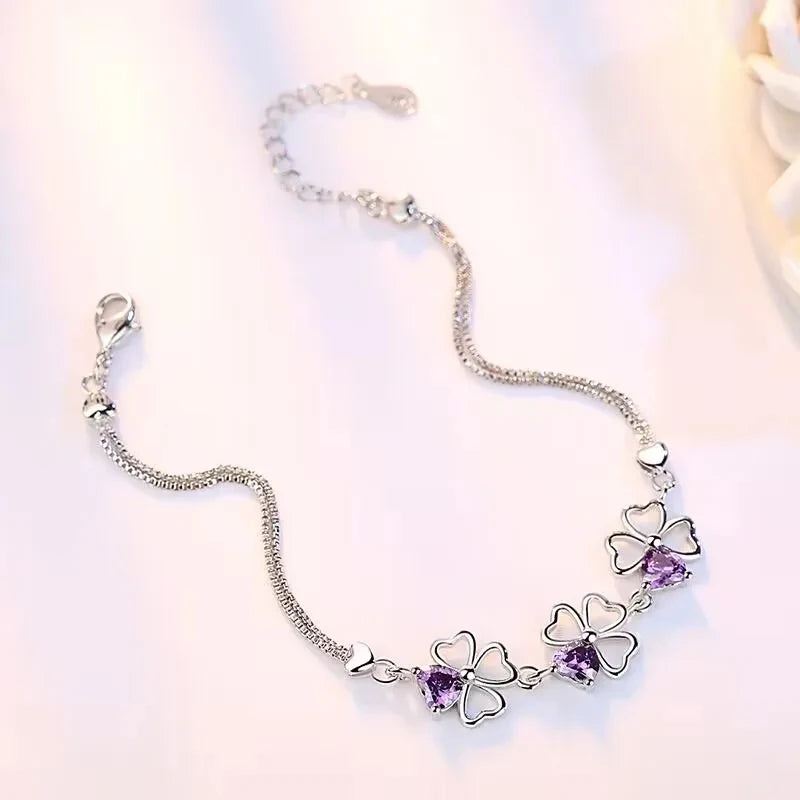 Armband mit vierblättrigen Kleeblättern mit violettem Zirkon