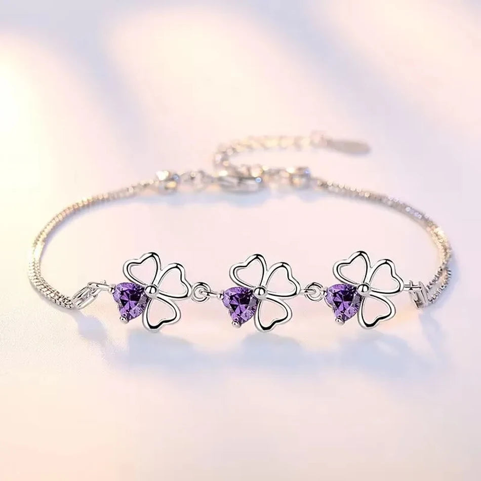 Armband mit vierblättrigen Kleeblättern mit violettem Zirkon