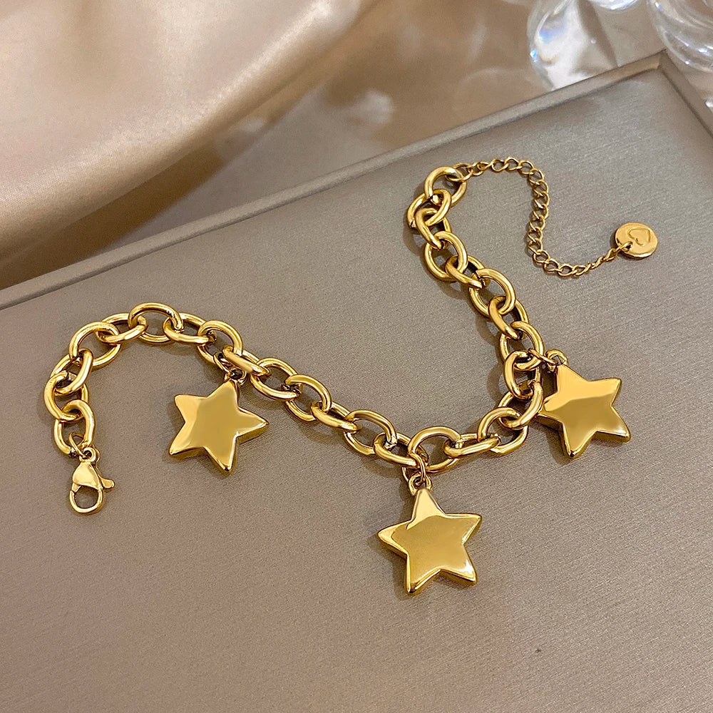 Armband mit drei hängenden Sternen Gold