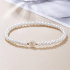 Weißes Armband mit Initiale y