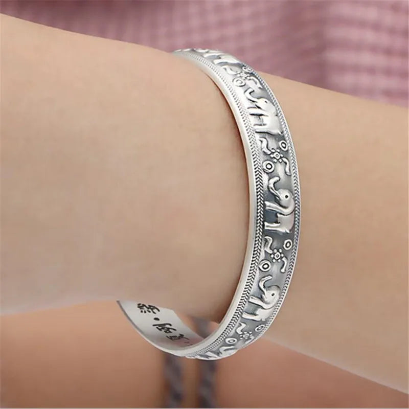 Buddhistisches Armband mit Elefanten