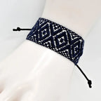 Handgefertigtes brasilianisches Armband mit geometrischen Formen, schwarz
