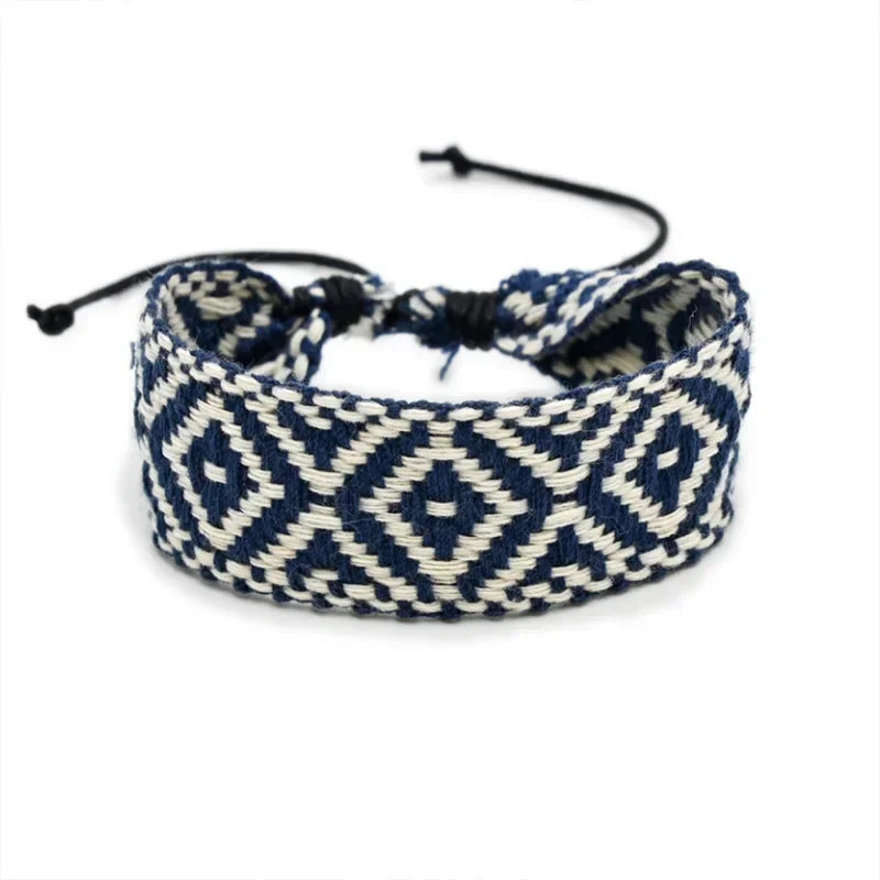 Handgefertigtes brasilianisches Armband mit geometrischen Formen, blau