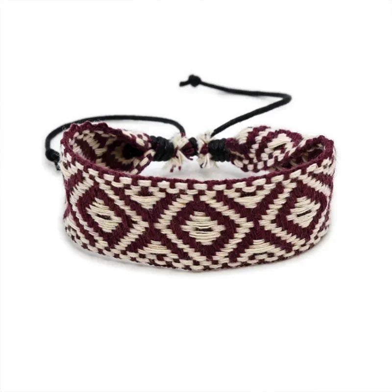 Handgefertigtes brasilianisches Armband mit geometrischen Formen, bordeaux