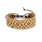 Handgefertigtes brasilianisches Armband mit geometrischen Formen, hellbraun