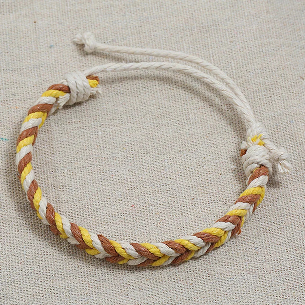 Brasilianisches Armband aus Baumwollfaden mit natürlicher Optik gelb
