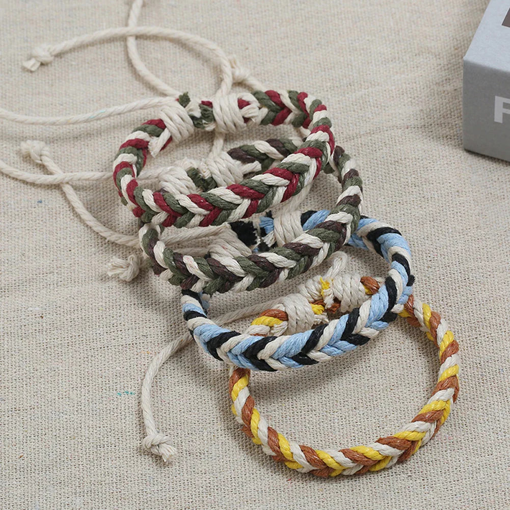 Brasilianisches Armband aus Baumwollfaden mit natürlicher Optik gelb