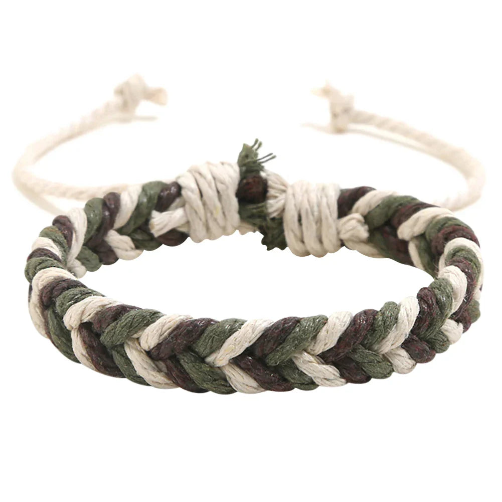 Brasilianisches Armband aus Baumwollfaden mit natürlicher Optik grün