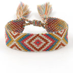 Breites brasilianisches Armband mit geometrischen Mustern beige