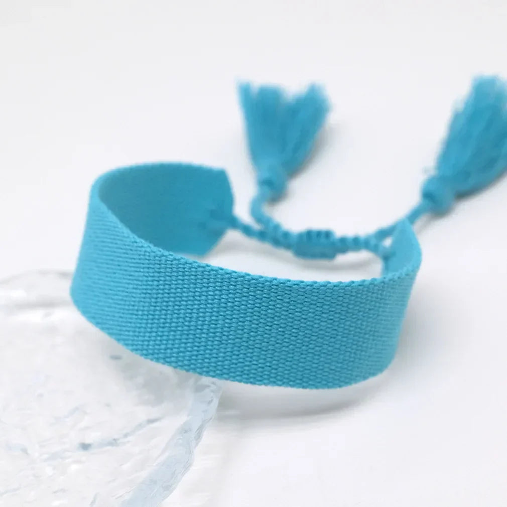 Handgemachtes brasilianisches Armband in sanften Pastellfarben blau 