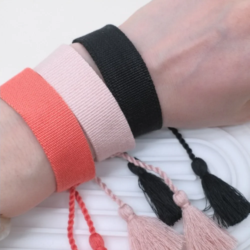 Handgemachtes brasilianisches Armband in sanften Pastellfarben orange
