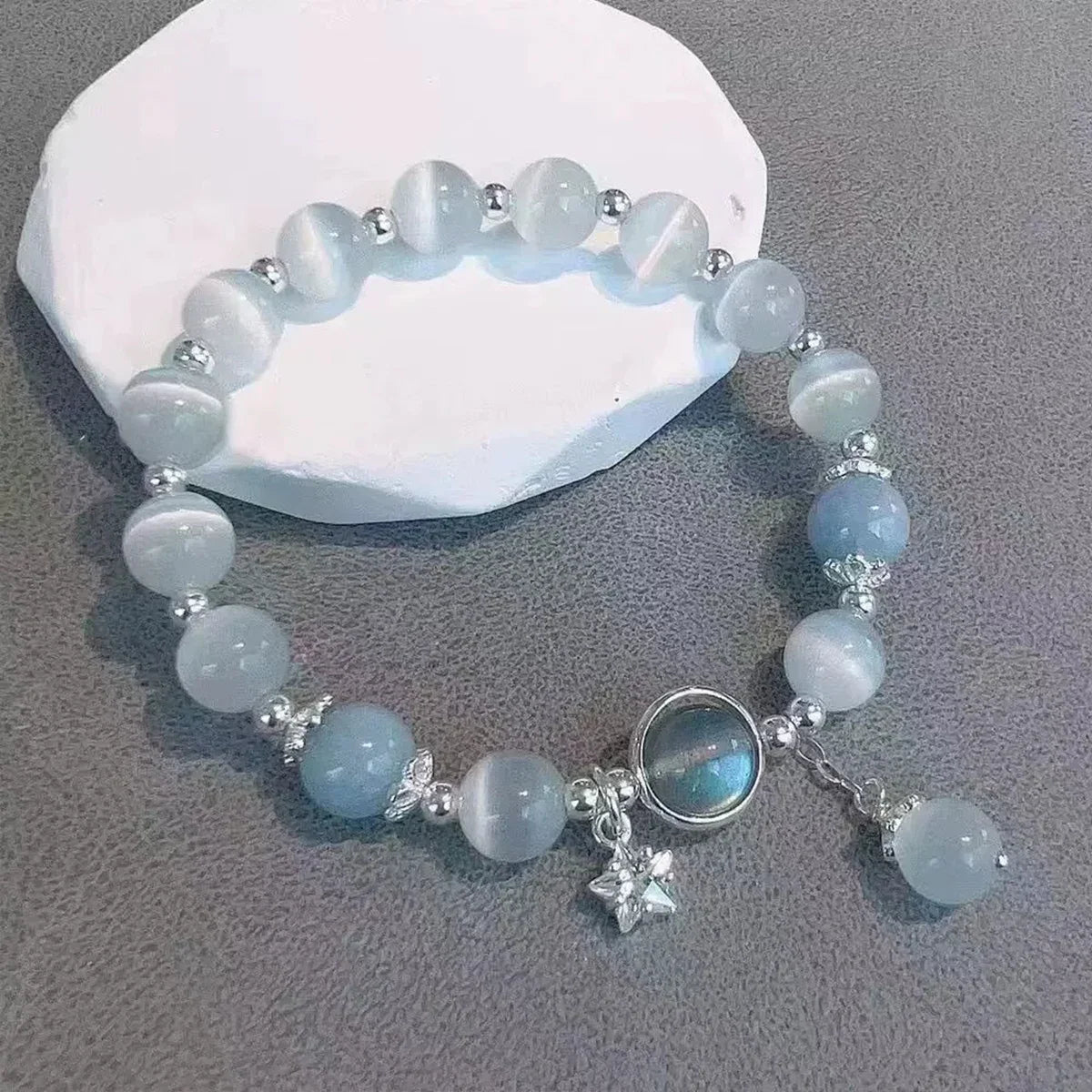 Himmlisches Mondstein-Armband