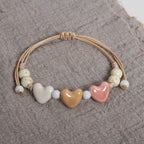 Armband mit Herz aus beiger Keramik