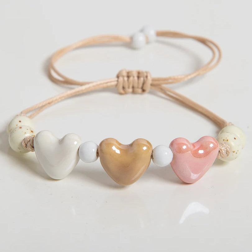 Armband mit Herz aus beiger Keramik