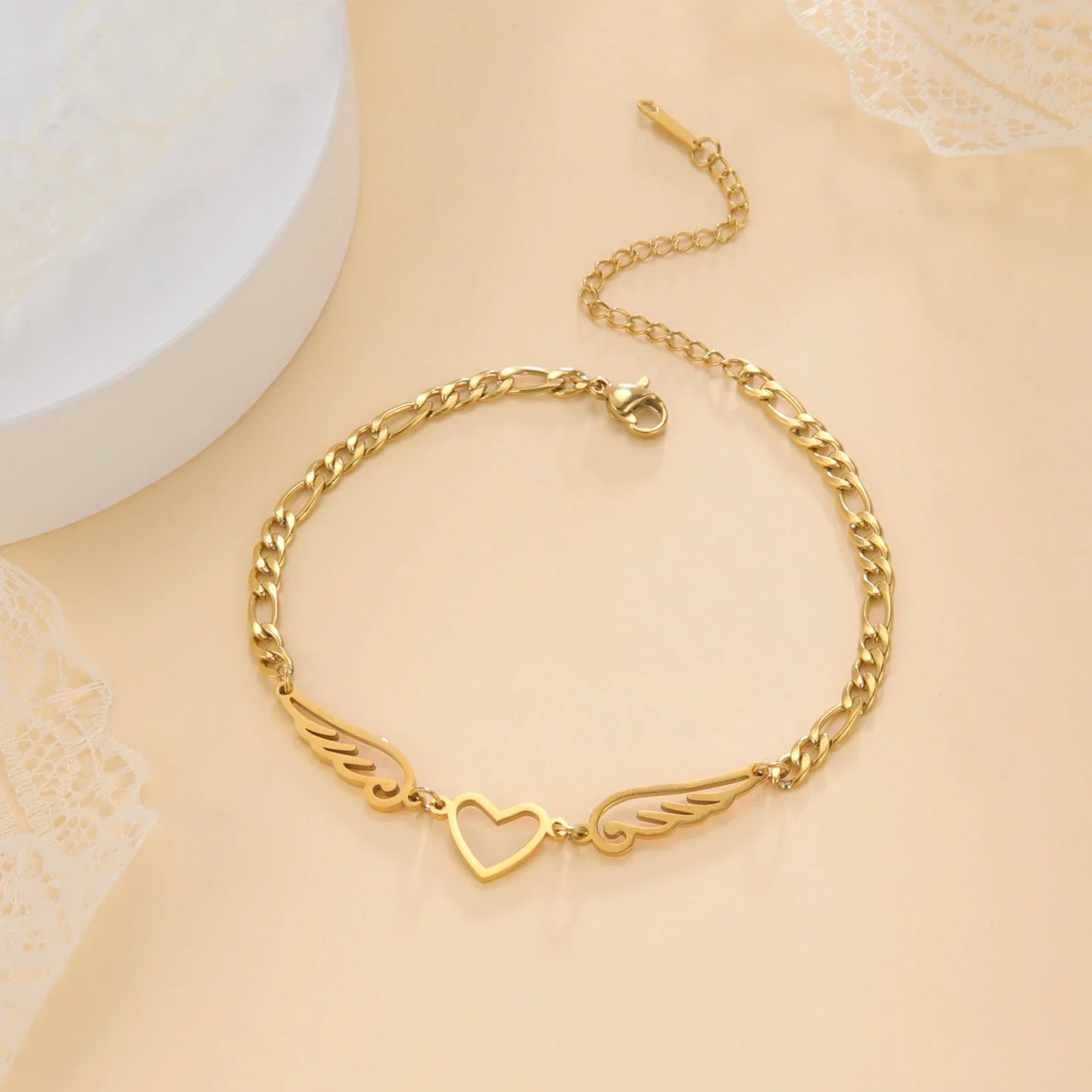 Herz- und Engelsflügel-Armband in Gold