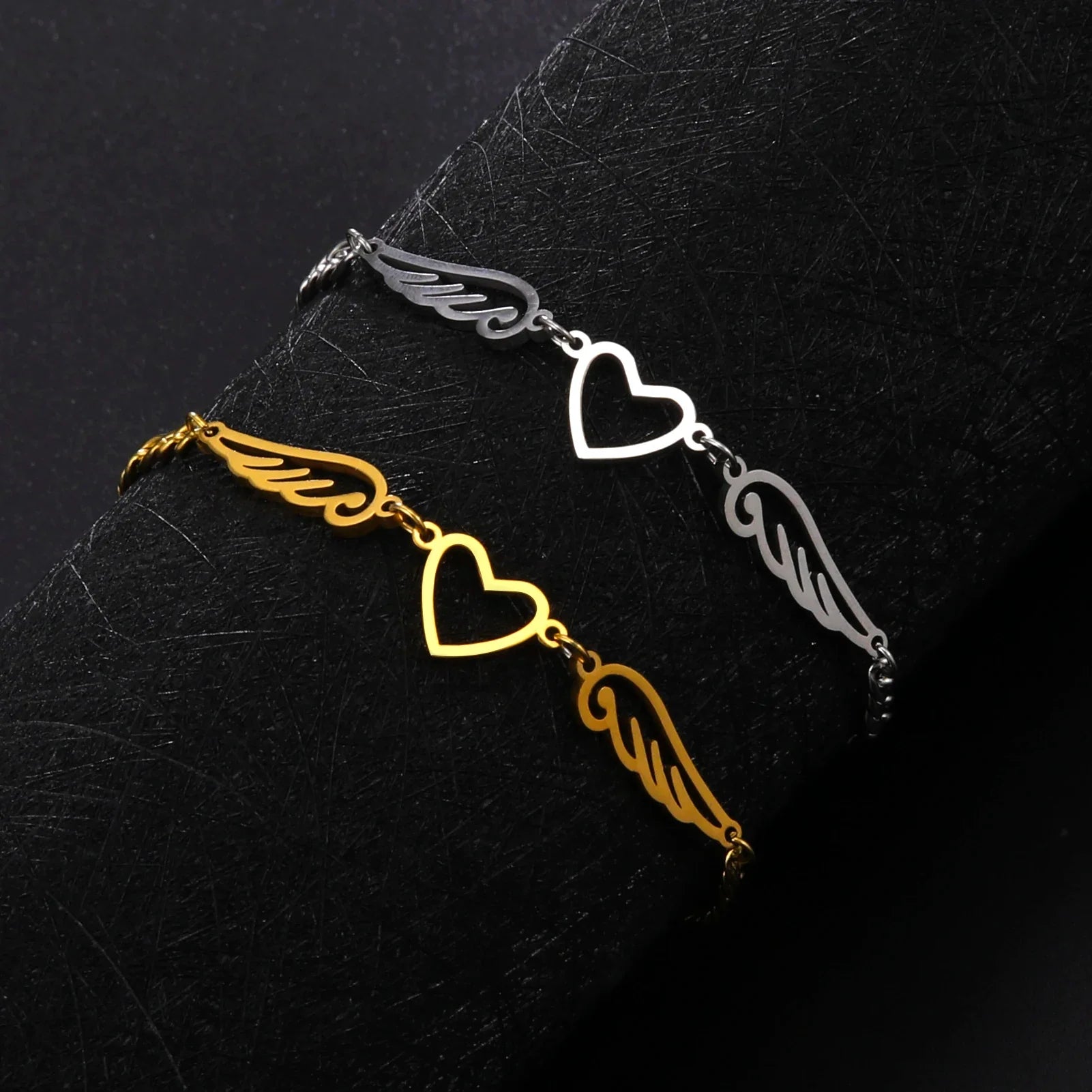 Herz- und Engelsflügel-Armband in Gold