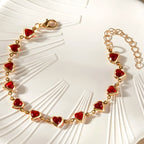 Armband mit emaillierten Herzen in Gold und Rot