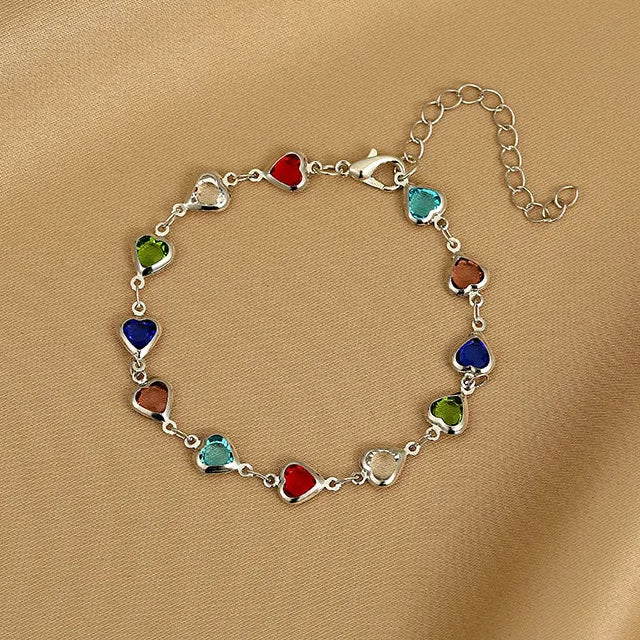 Armband mit emaillierten Herzen in Silber und Mehrfarbig
