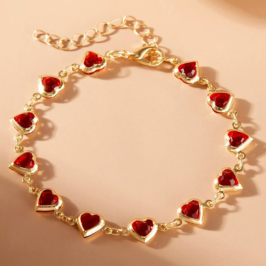Armband mit emaillierten Herzen in Gold und Rot