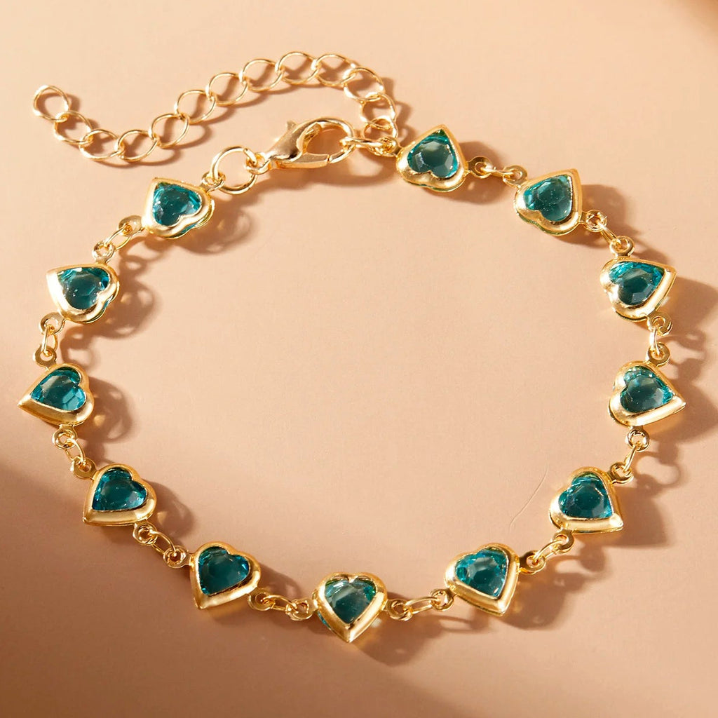Armband mit emaillierten Herzen in Gold und Grün
