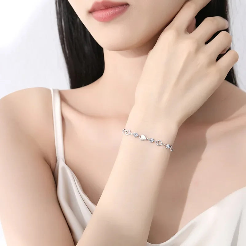 Armband mit funkelnden Herzen