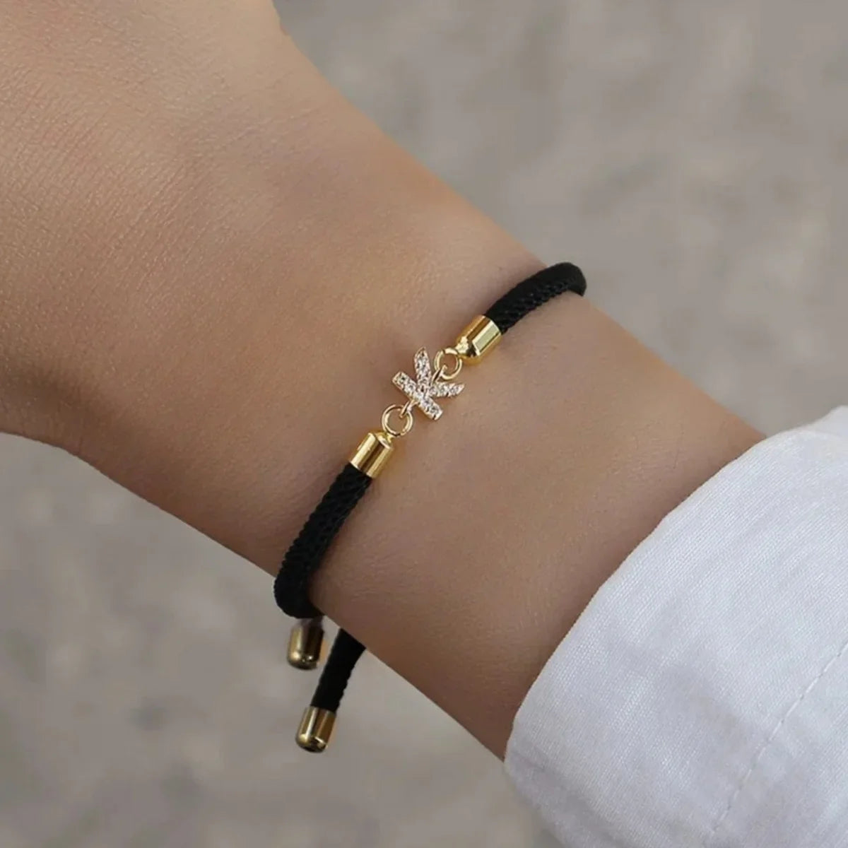 Buntes Armband mit Strass-Initiale - Buchstabe 