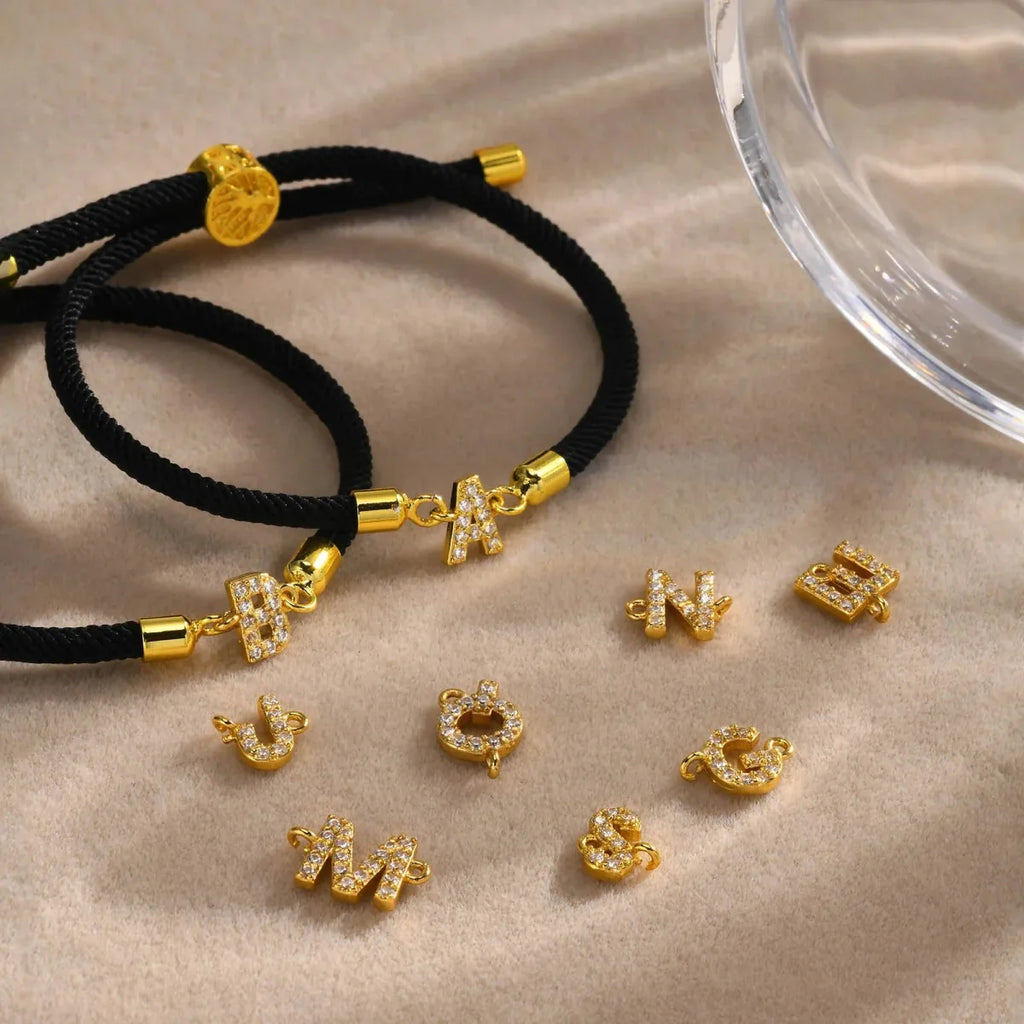 Buntes Armband mit Strass-Initiale - Buchstabe 