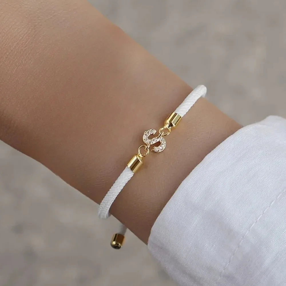 Buntes Armband mit Strass-Initiale - Buchstabe 