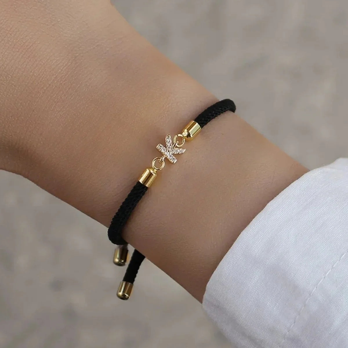 Buntes Armband mit Strass-Initiale - Buchstabe 
