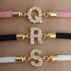 Buntes Armband mit Strass-Initiale - Buchstabe 