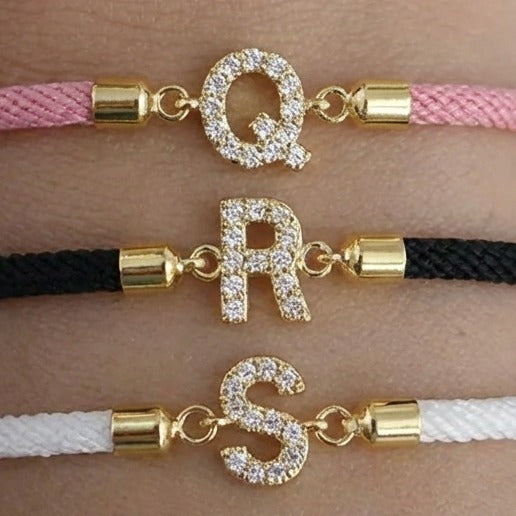 Buntes Armband mit Strass-Initiale - Buchstabe 