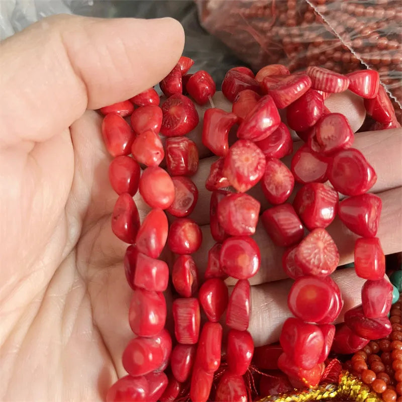 Armband aus rotem Korallen in Kieselsteinform